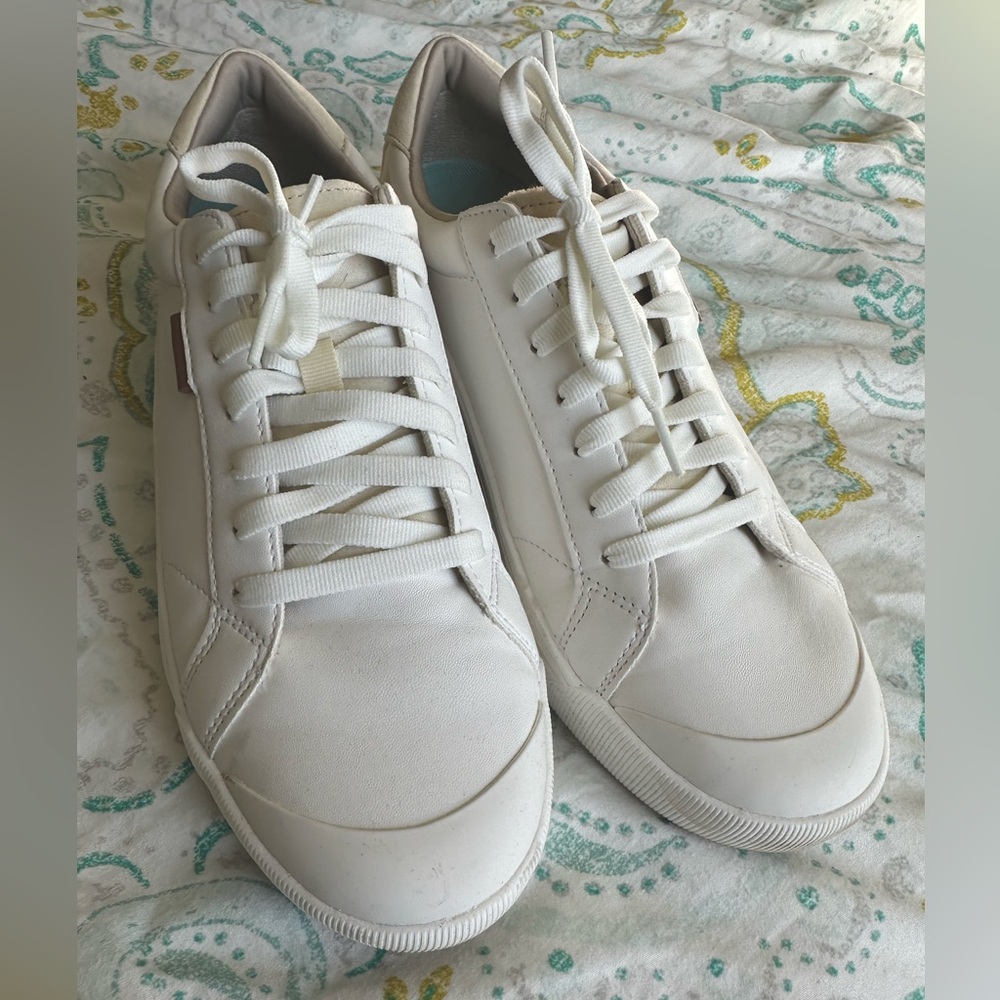 Dr. Scholls white tennis shoes